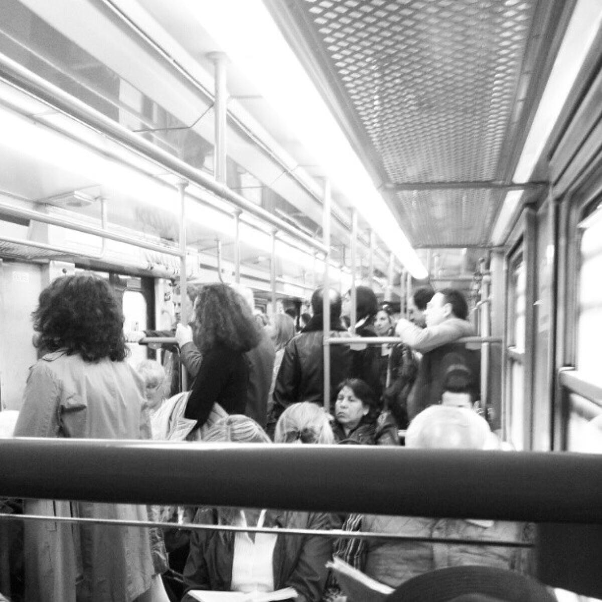 Ferrovia Roma-Lido: treno straordinario per ridurre i disagi - 