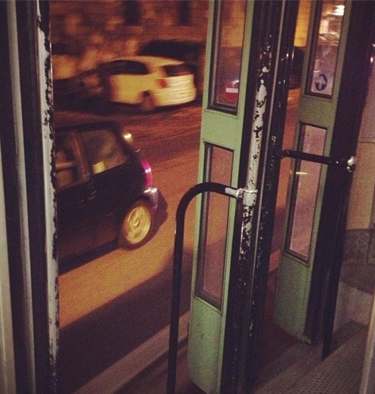 Visto che fa caldo, rinfrescherà l'aria... - 