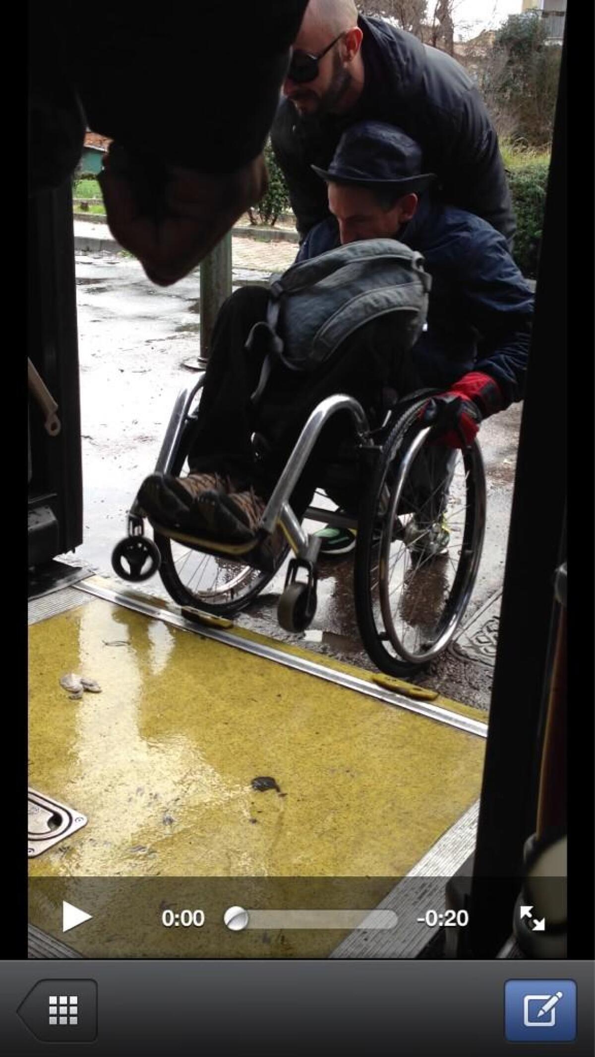 Pedane autobus, disabili penalizzati dall'Atac - 