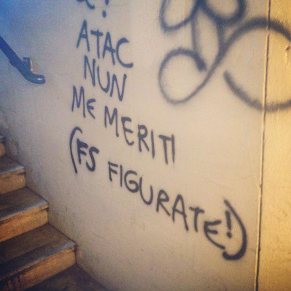 Scritte che compaiono sui muri di #Roma - 