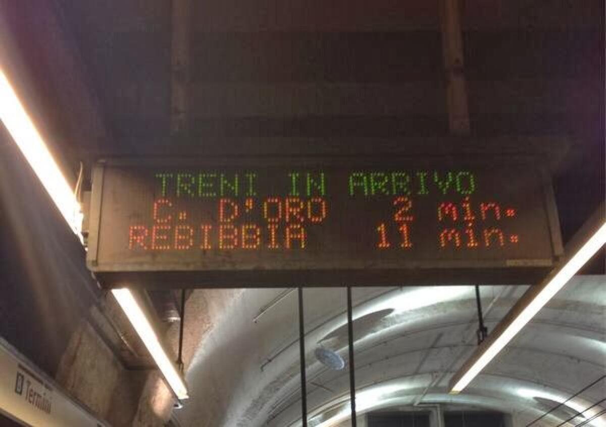 Invecchiando nella stazione della metro - 