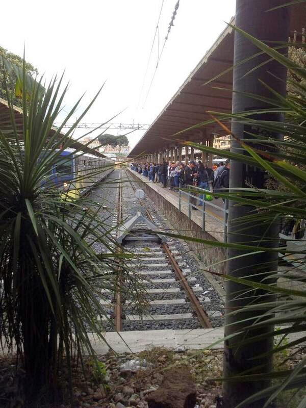 Piramide in attesa del Roma-Lido