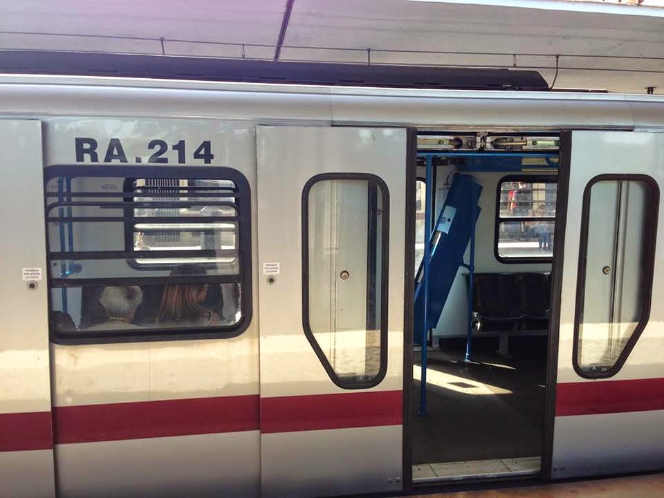 Roma-Lido pezzi che crollano