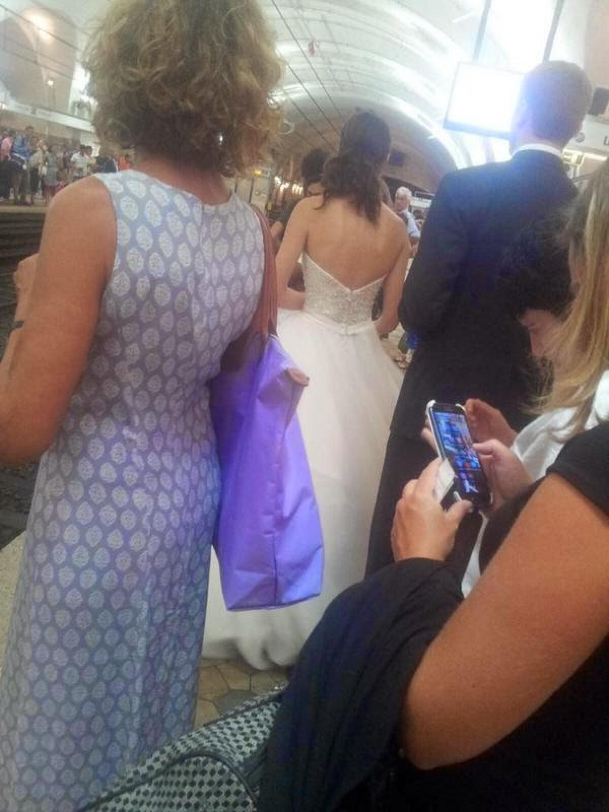 Sposi che vorrebbero prendere la Metro... - 