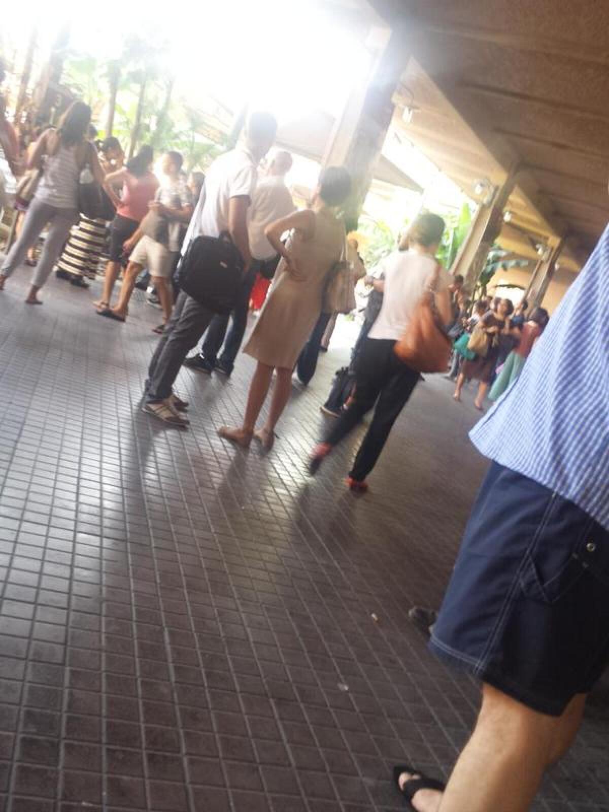 Scene quotidiane sulla Roma-Lido - 