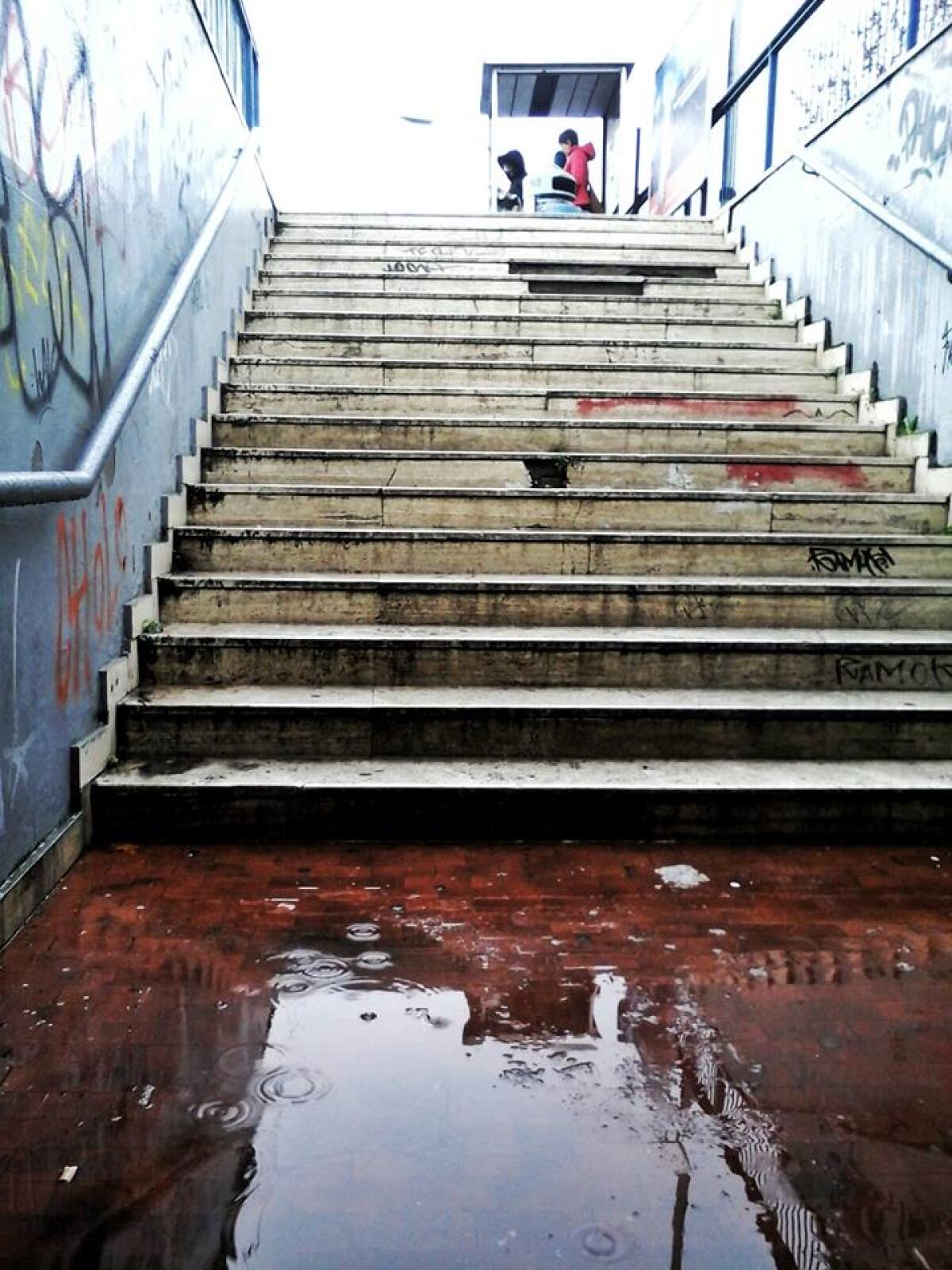 Seduto nel sottopasso, aspetto la #RomaLido - 