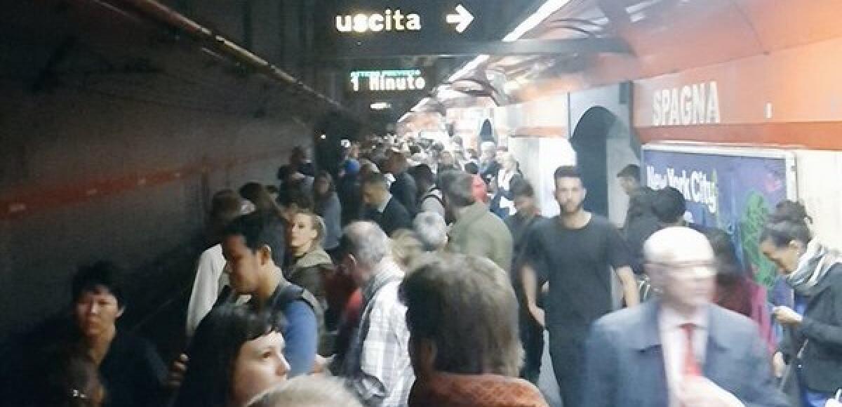 La #metrob il posto dove la gente si scambia le costole!  - 