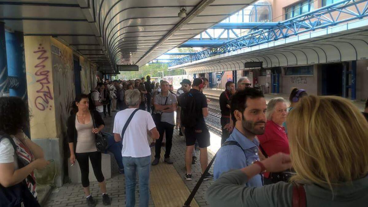 Una mattina come tante sulle metro di Roma - 