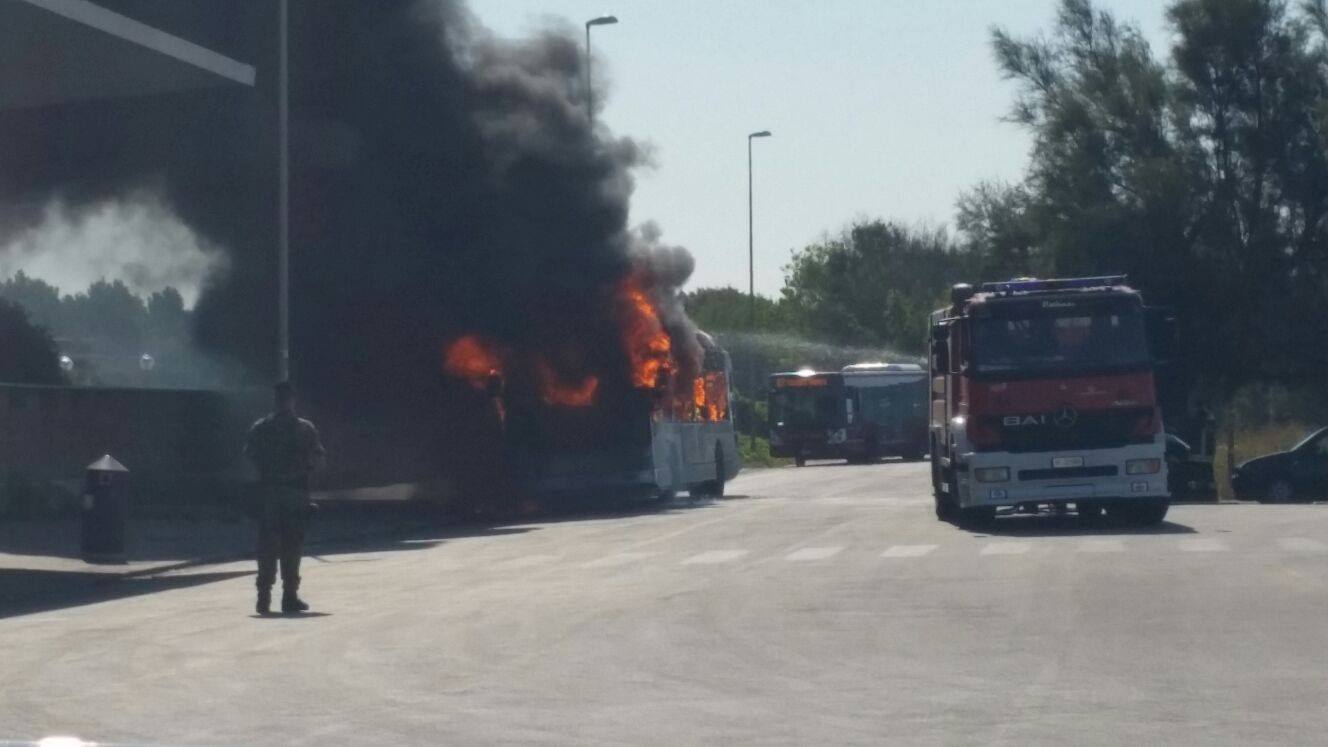 autobus+a+fuoco2.jpg