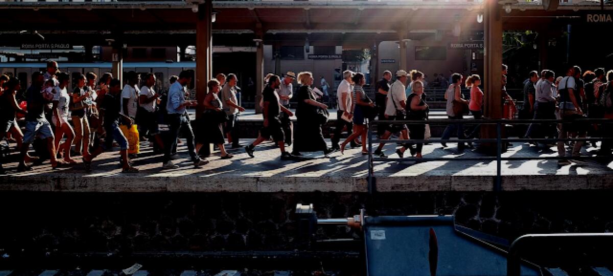 Ostia, treno per Roma guasto e passeggeri infuriati - La richiesta del Codacons - 