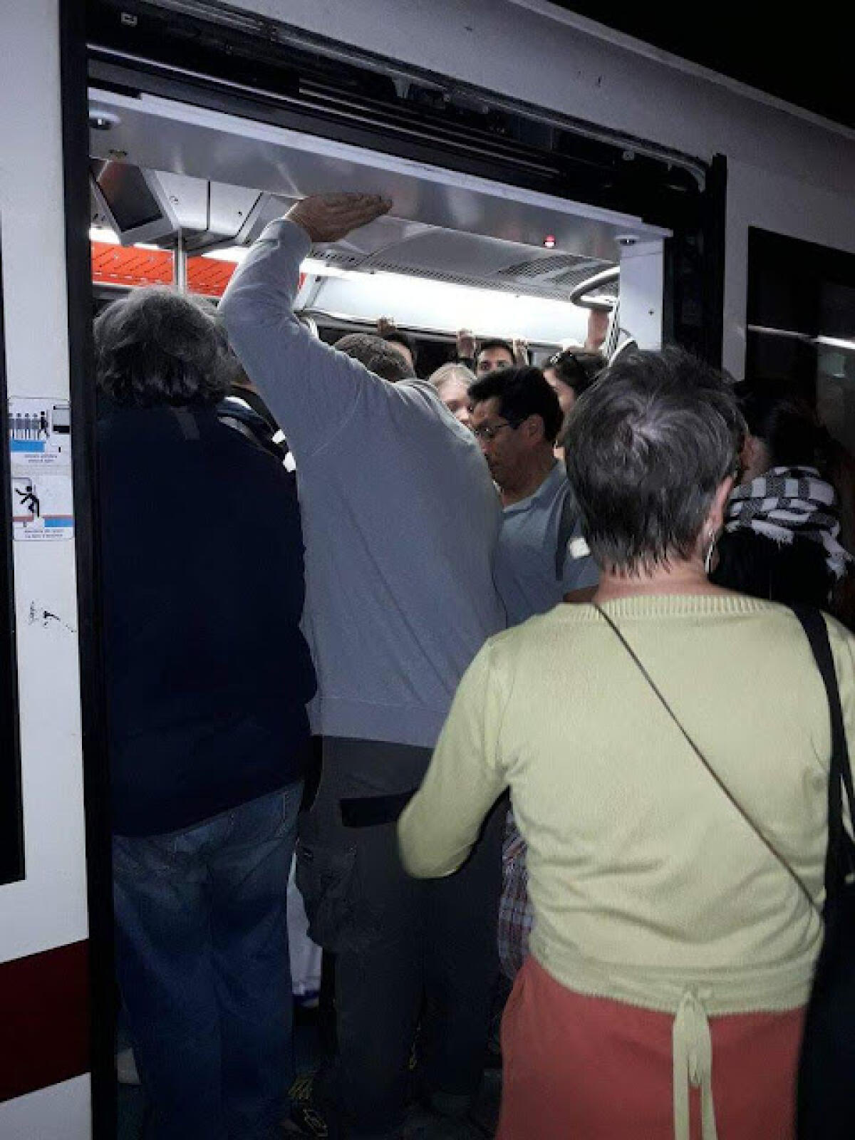 Incinta, resto bloccata qui... - 