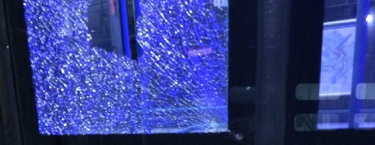 Bus Atac preso a sassate da ragazzi. Illeso conducente - 