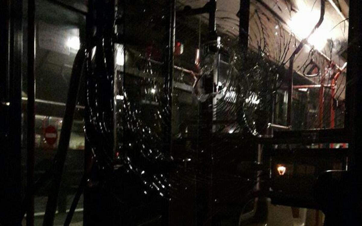 Il nuovo sport a Roma: lapidare gli autobus - 