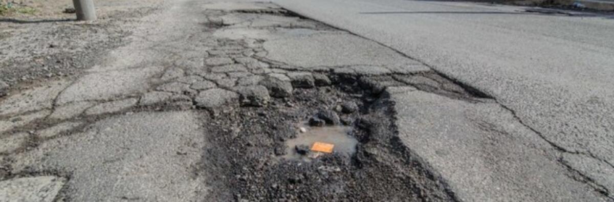 Roma, voragini e buche: bus deviati dalla Balduina a Centocelle - 