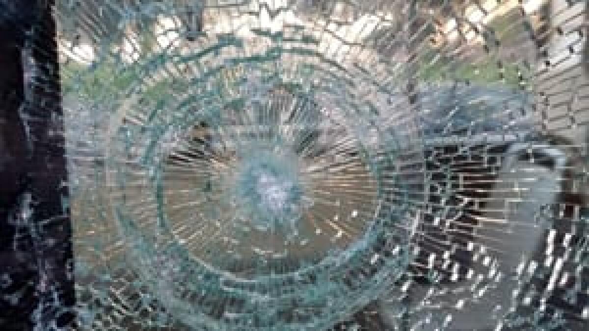 Sassi contro autobus a Tor Bella Monaca - 