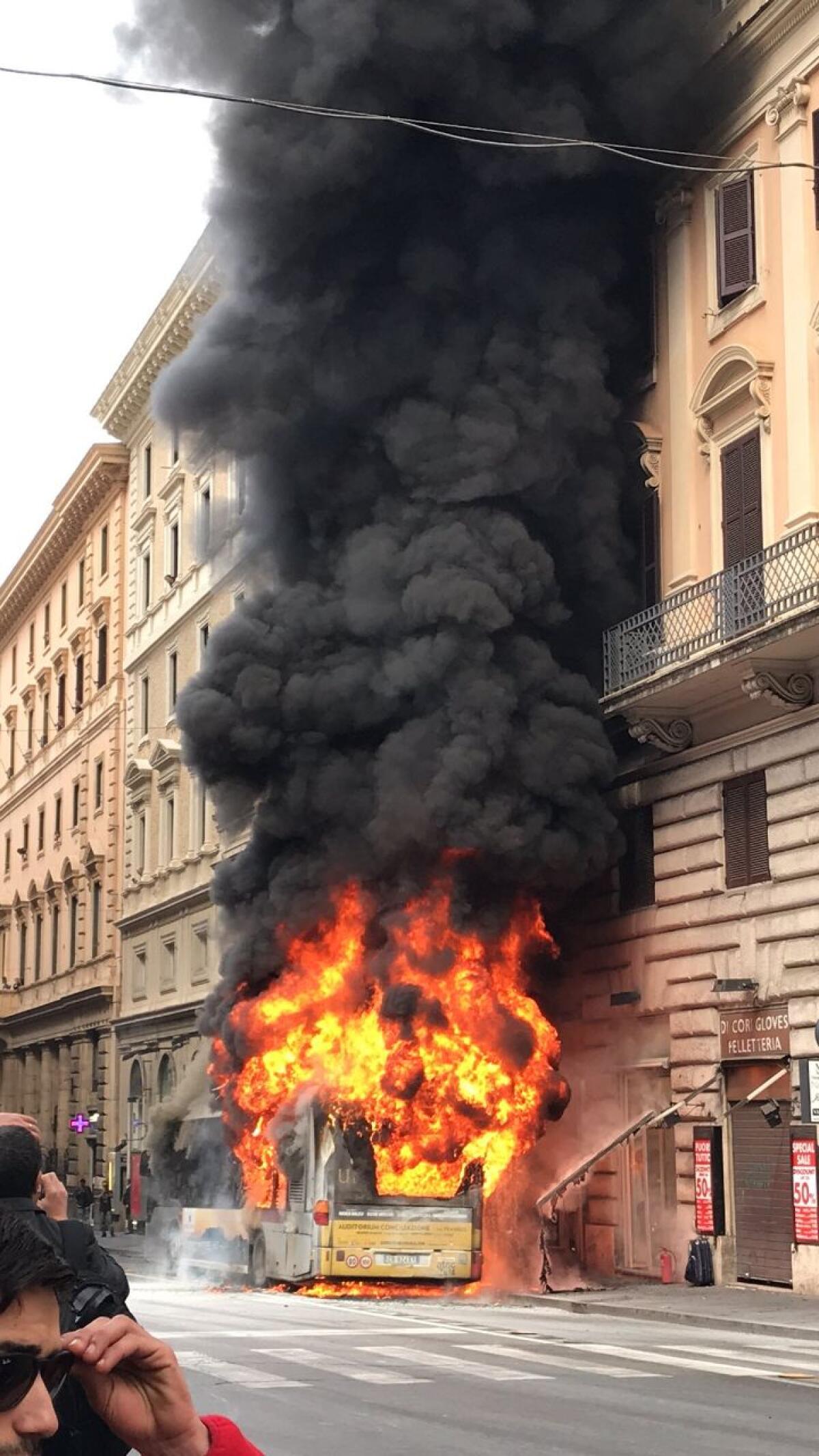 Esplode un Flambus, il nono del 2018 - 