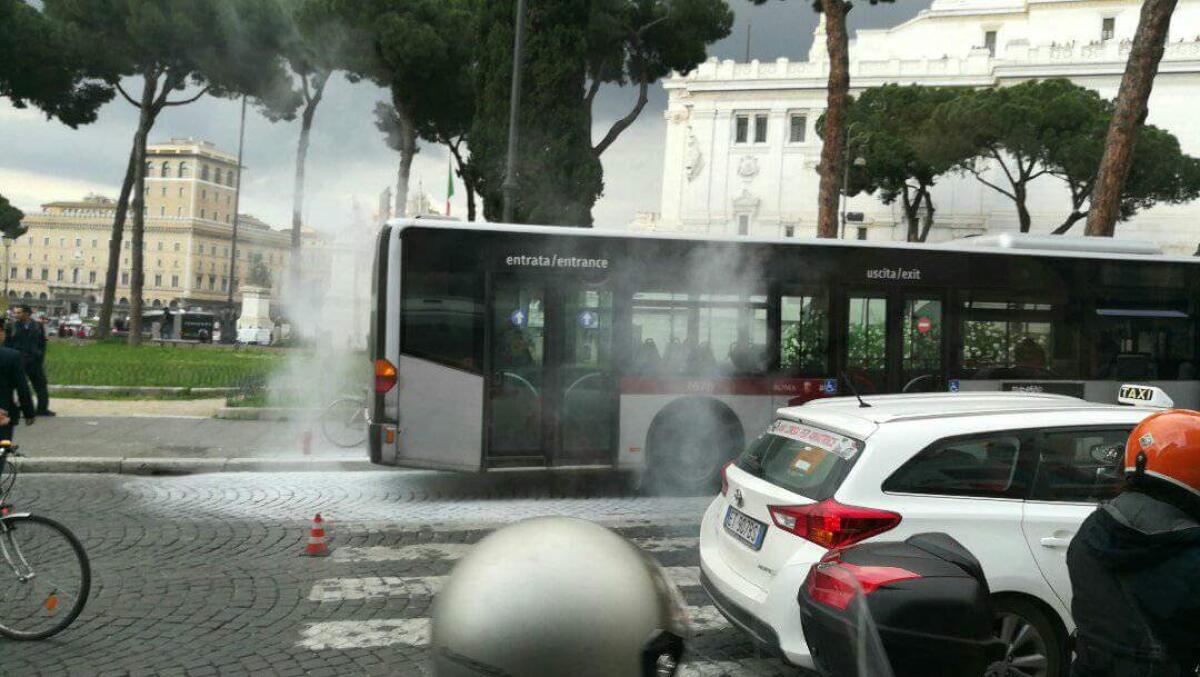 Ancora un flambus a piazza Venezia!? - 
