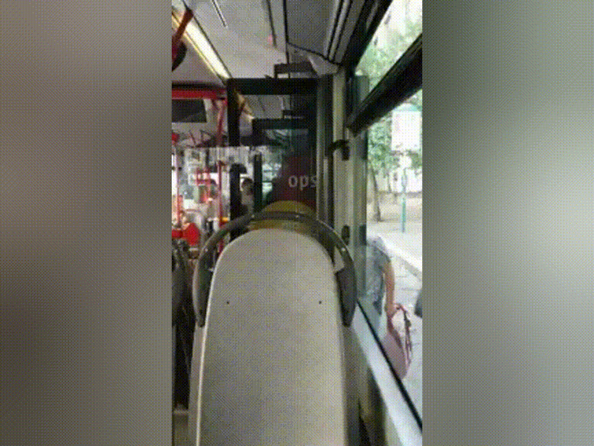 L'autobus tornellato della settimana, ma... - 