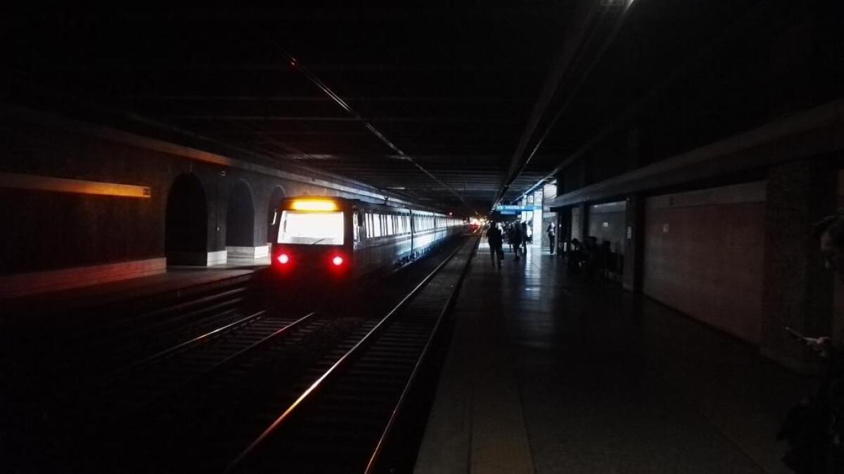Metro B interrotta causa blackout - 