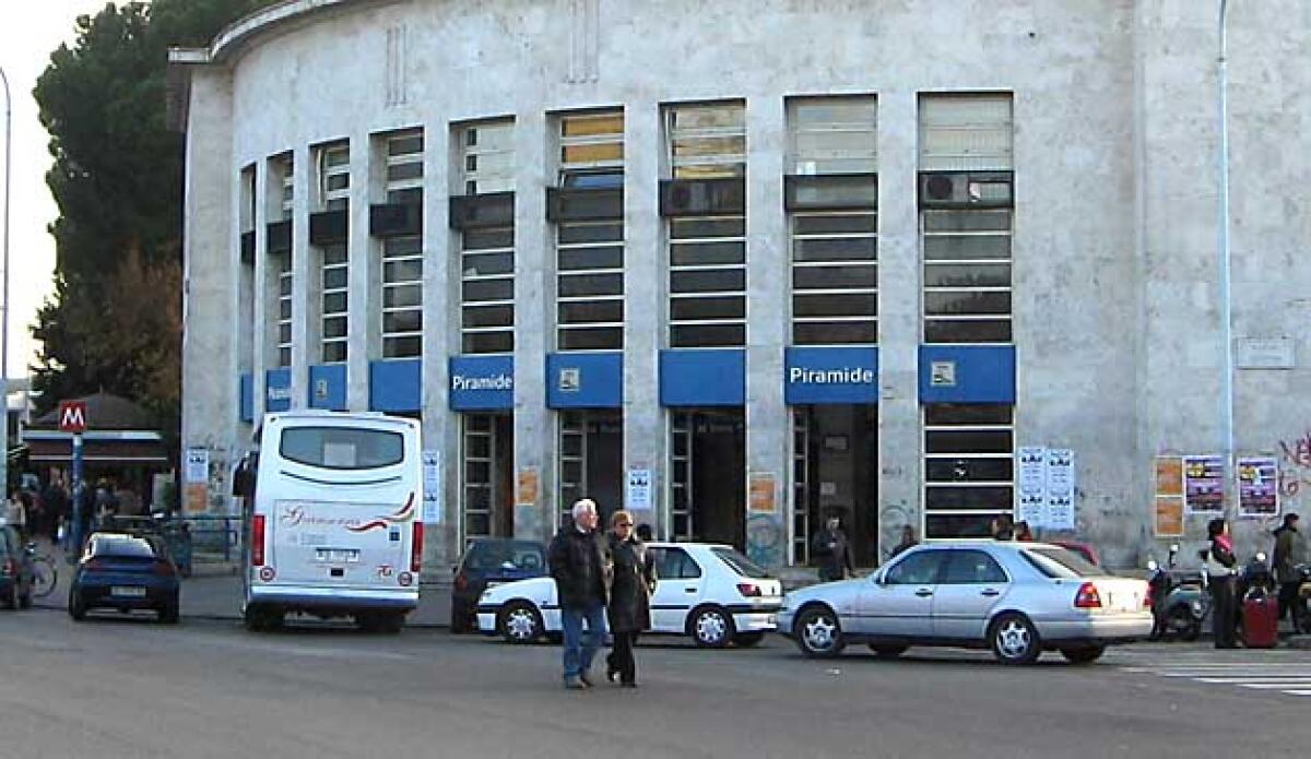 Stazione Piramide: “Degrado diffuso tra scarsa manutenzione e sicurezza” - 