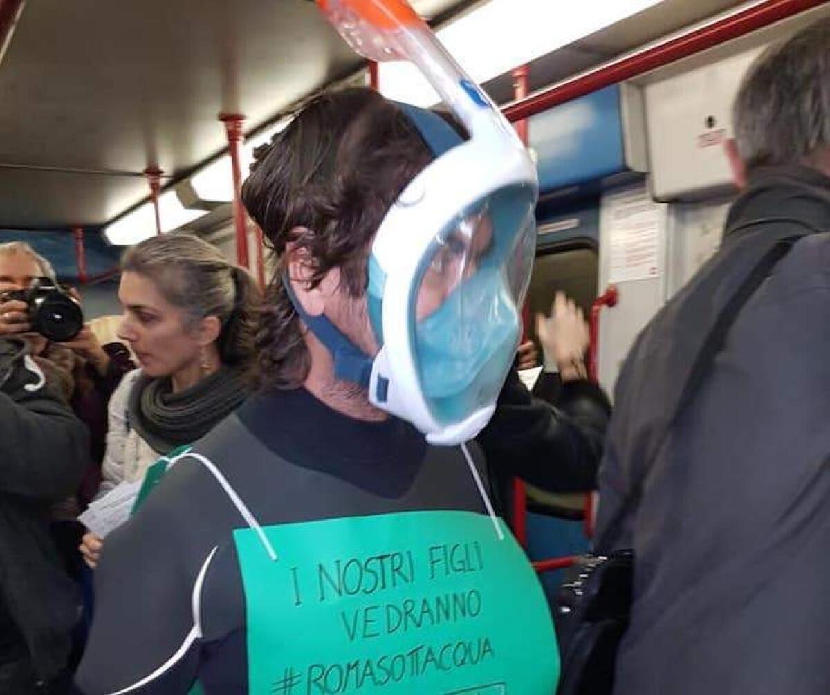 #Romasottacqua, sub ribelle sulla Metro B  - 