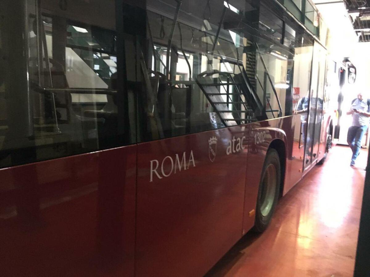 IIA ha consegnato a Roma 2 dei 200 bus, le prospettive - 