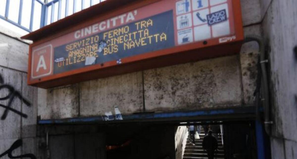 Roma, aggrediscono personale Atac all’ingresso della metro - 