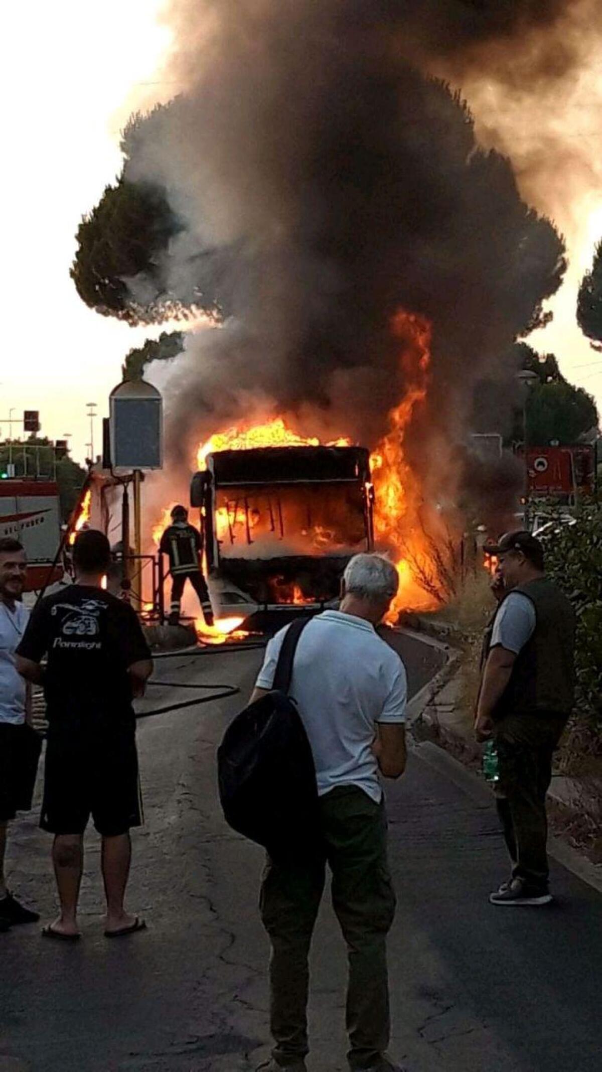 Brucia lo 058, ecco il diciassettesimo flambus - 