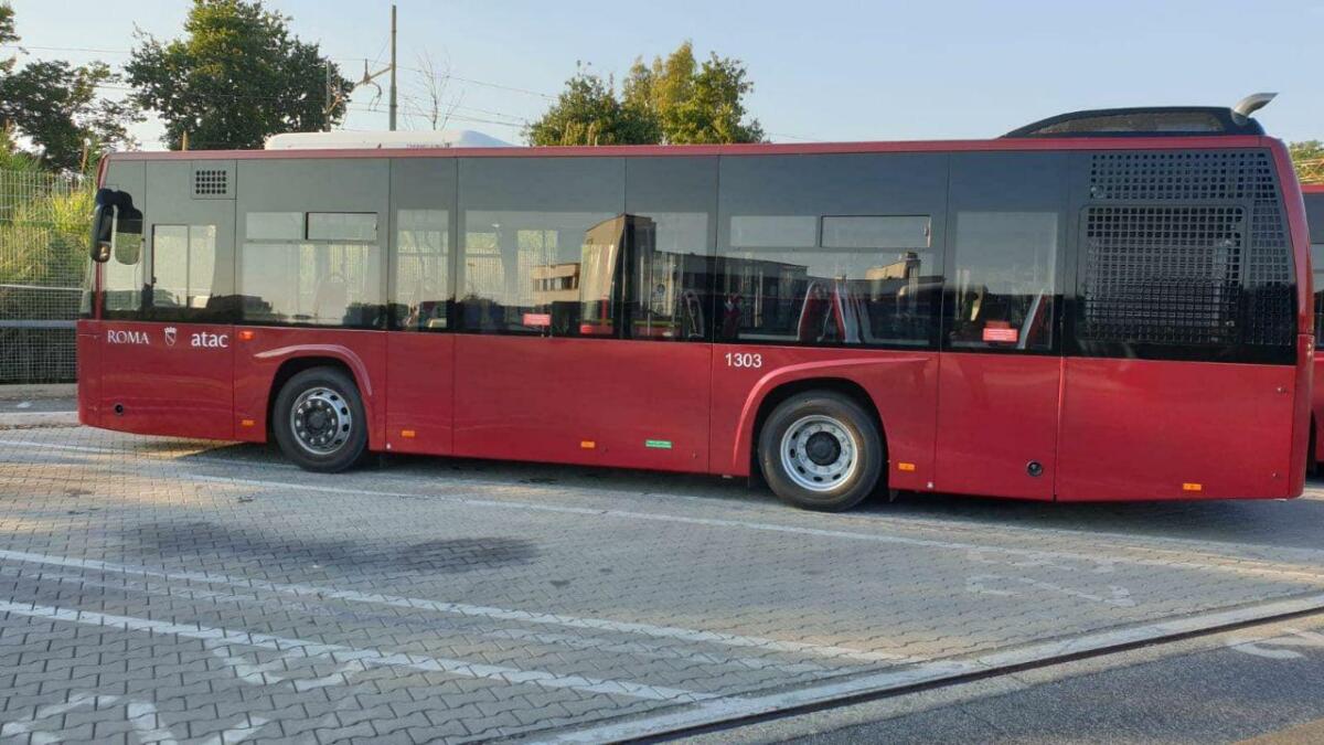 Arrivati 20 nuovi bus nella rimessa di Acilia - 