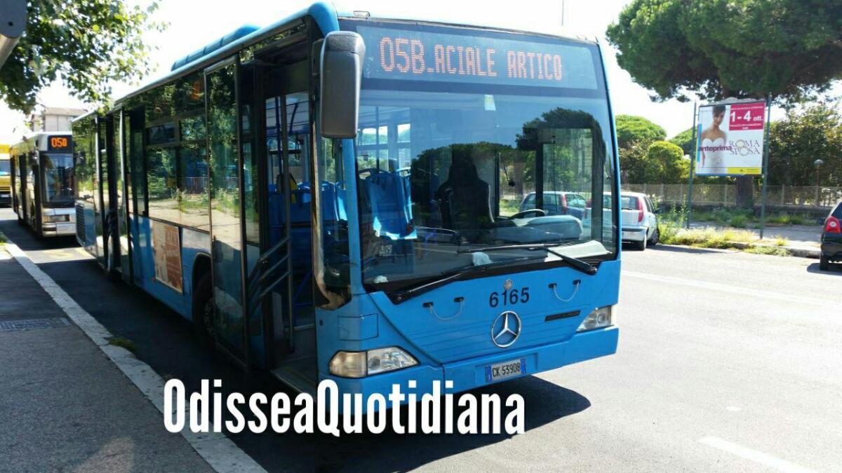 Mentre ad Acilia la Raggi presenta (ancora) i nuovi bus, ad Ostia Antica è tempo di #Flambus - 