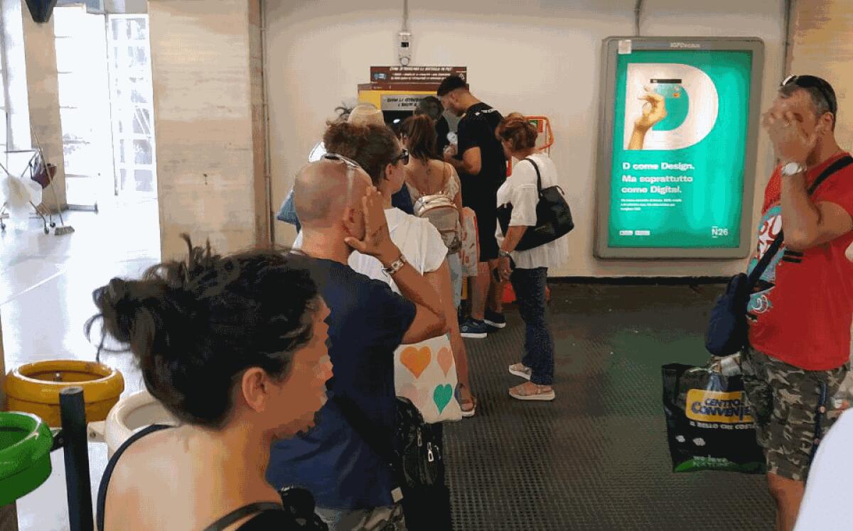 Biglietti Atac gratis riciclando plastica: in un mese raccolte 100mila bottiglie - 