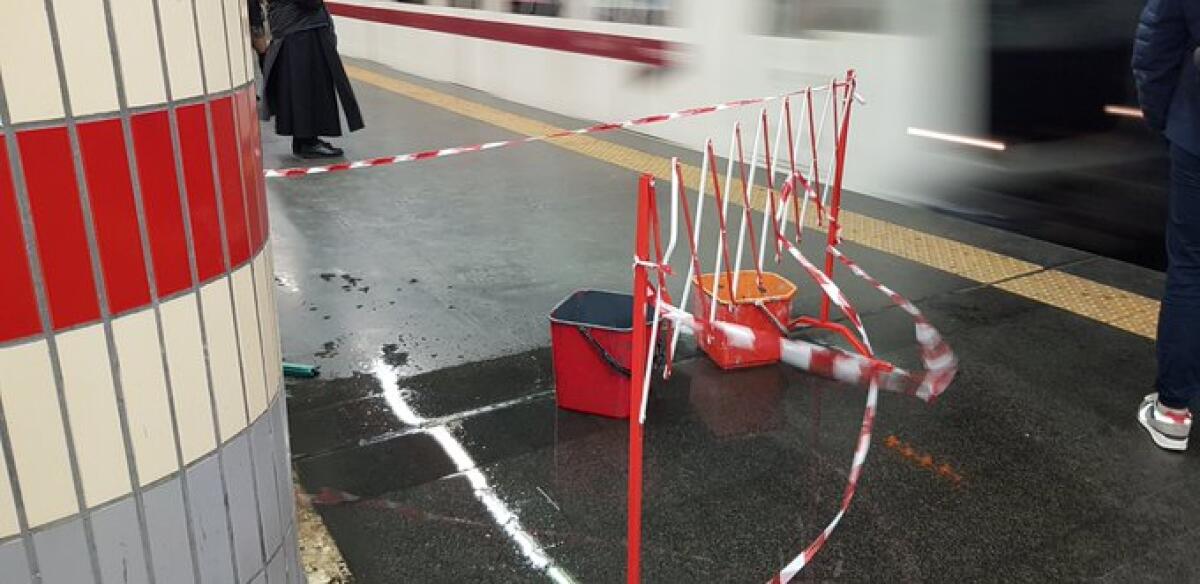 La metro A la mattina va in una sola direzione: La morte! - 