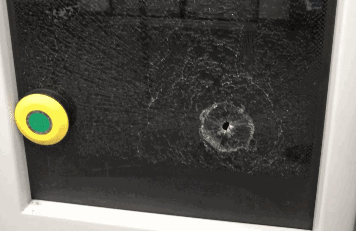 Atto vandalico su un Caf della Roma-Lido - 