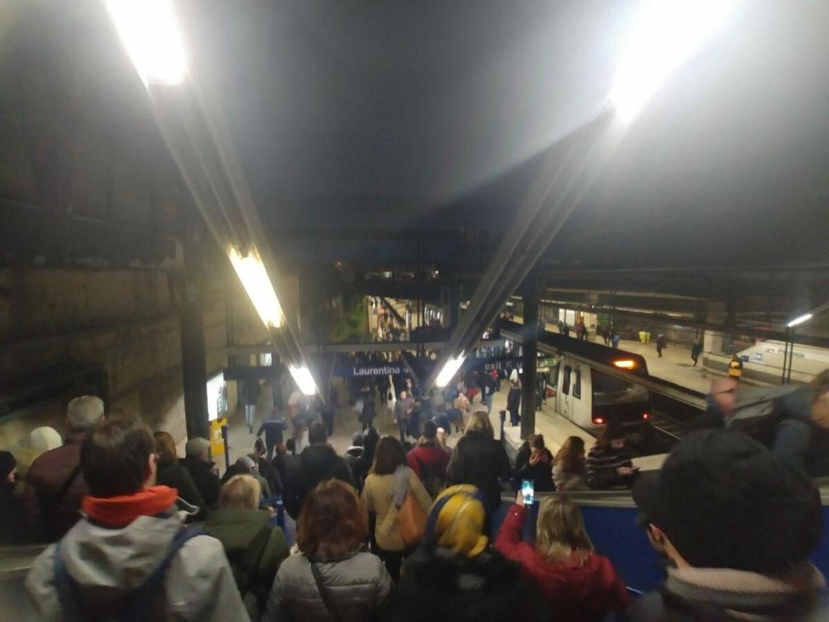 Non passa giorno che la Roma-Lido non faccia parlare (male) di se - 