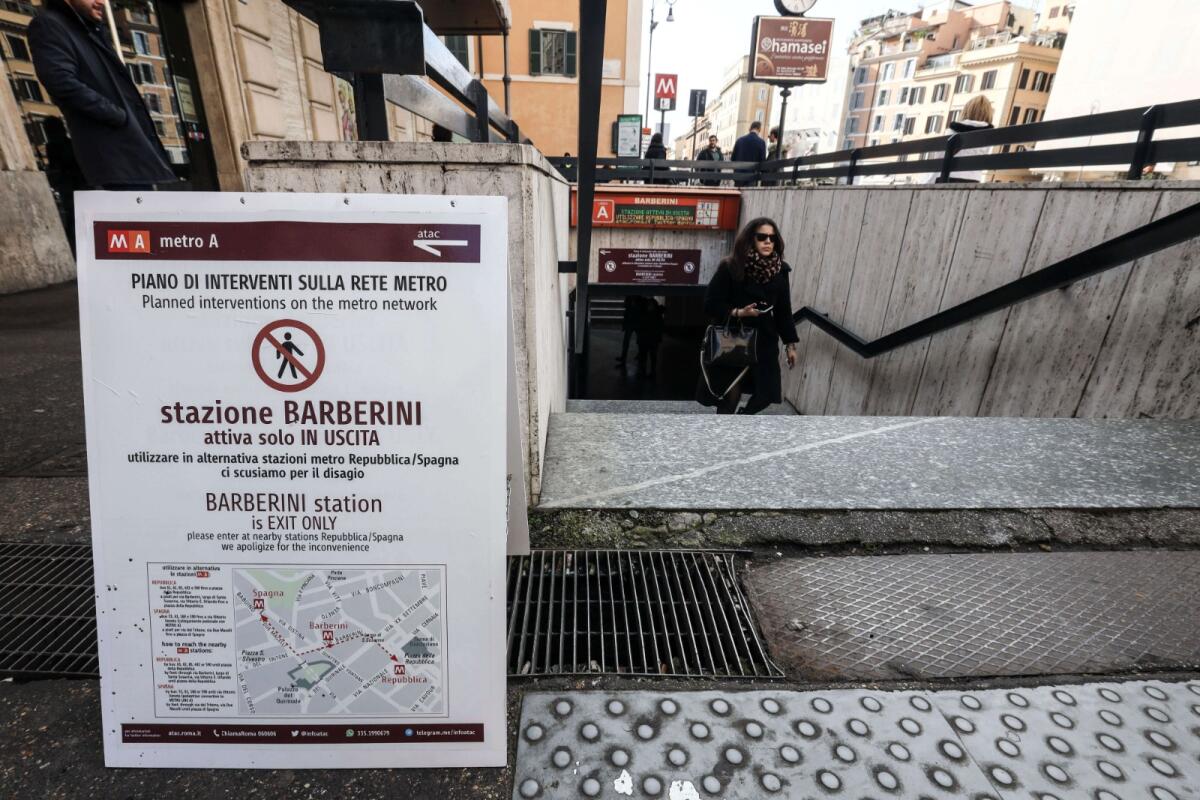 Roma, la metro Barberini riapre a metà: rabbia e stupore tra gli utenti - 