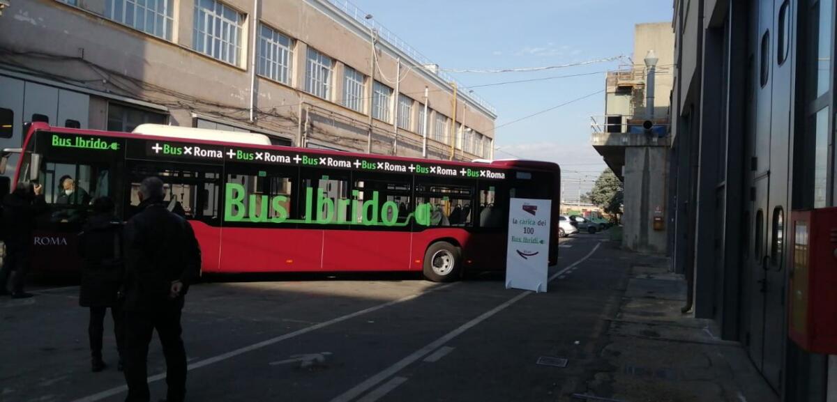 Mercedes vince la gara Atac per cento bus ibridi a Roma - 