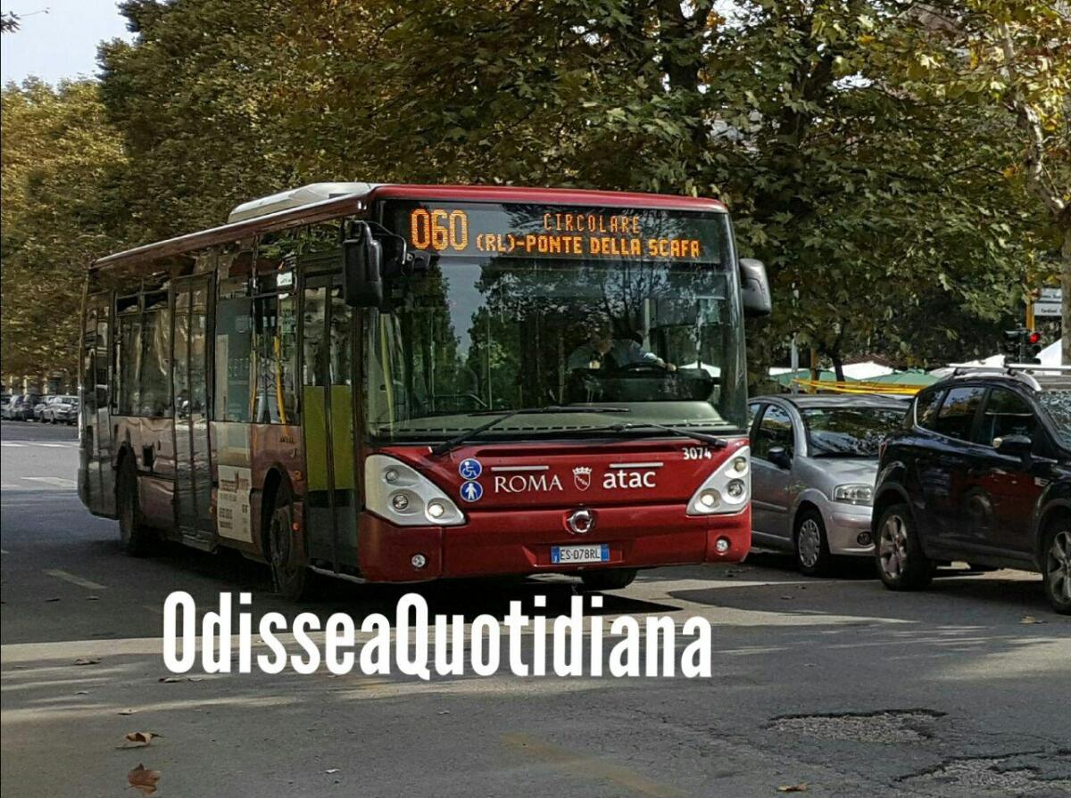 Coronavirus: da lunedì non sarà più possibile salire da porta anteriore bus - 