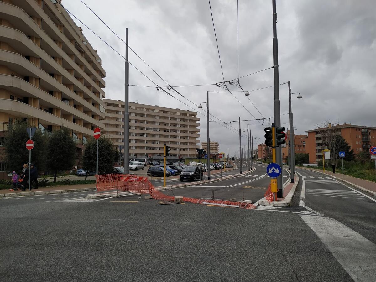 Filobus, problemi alla linea elettrica. Addio mobilità sostenibile: si viaggia col diesel - 