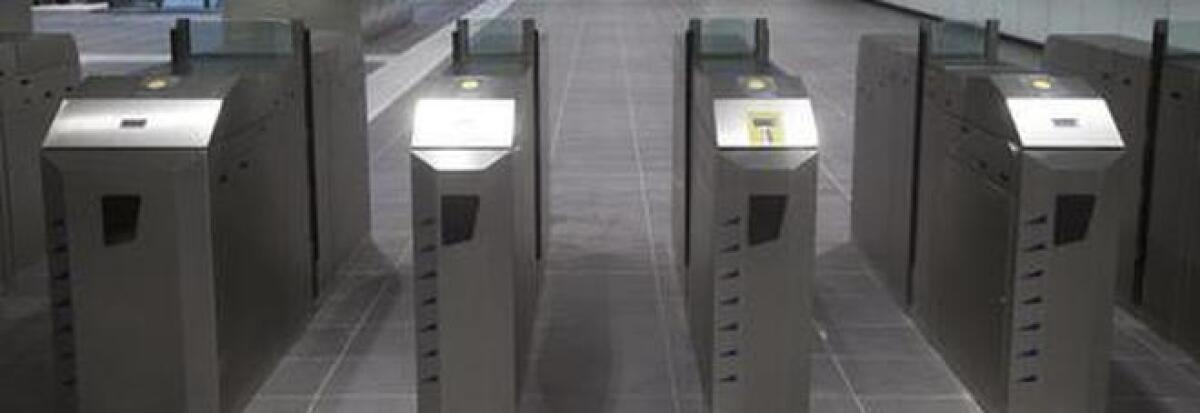 Roma, tornelli anti-affollamento: un sistema bloccherà quando in banchina ci saranno troppe persone - 