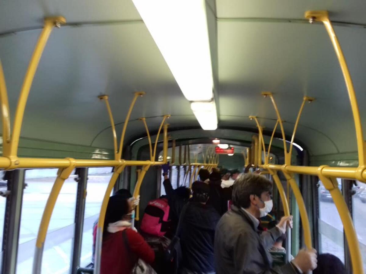 Rispettare le distanze di sicurezza dentro i mezzi pubblici? Impossibile! - 