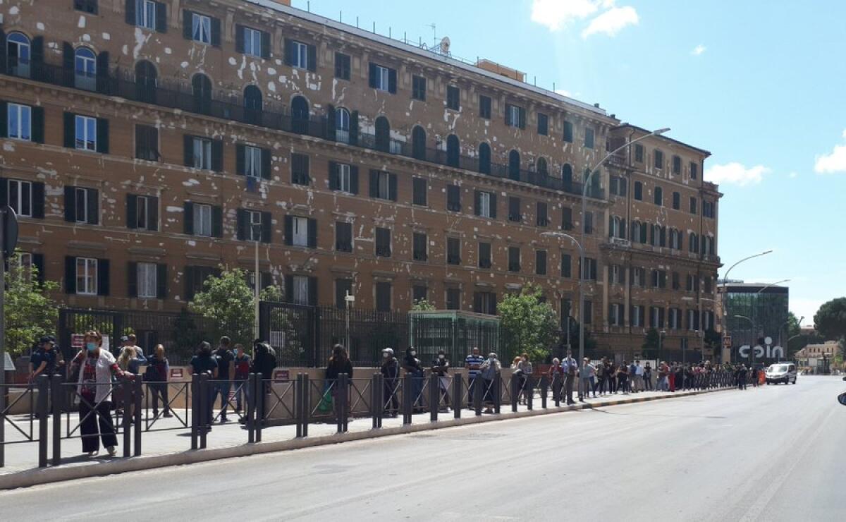 Fase 2: mezz'ora sotto il sole a San Giovanni - 