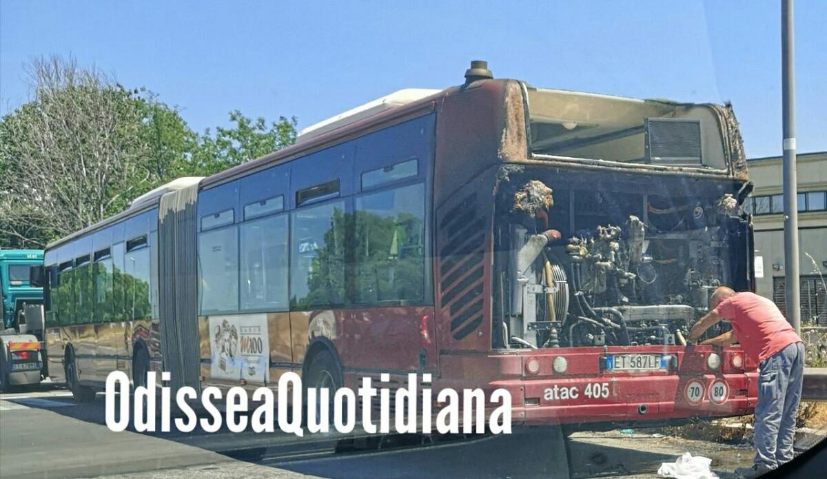 Un altro bus in fiamme! - 