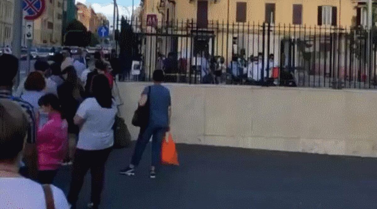 Giusto un po' di fila per la Metro C - 