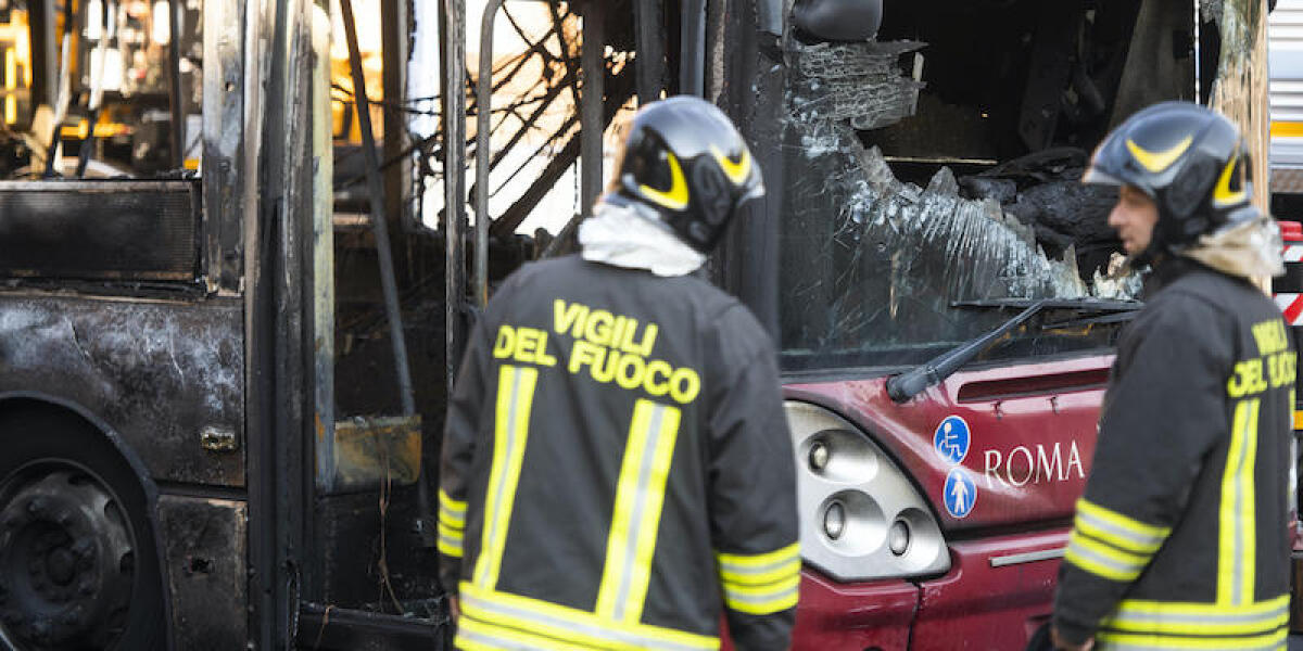 Perché a Roma prendono fuoco gli autobus - 