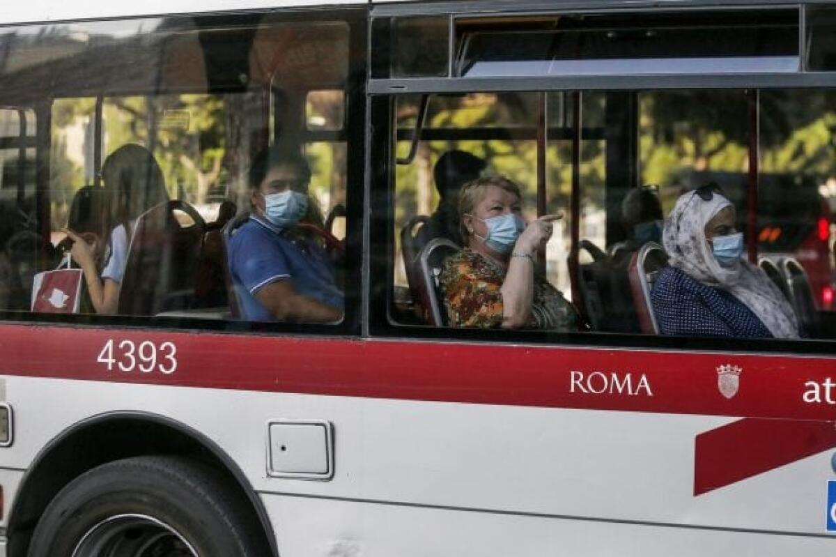 Allarme bus e metro a Roma, sindacati pronti allo sciopero: “Inevitabili assembramenti” - 