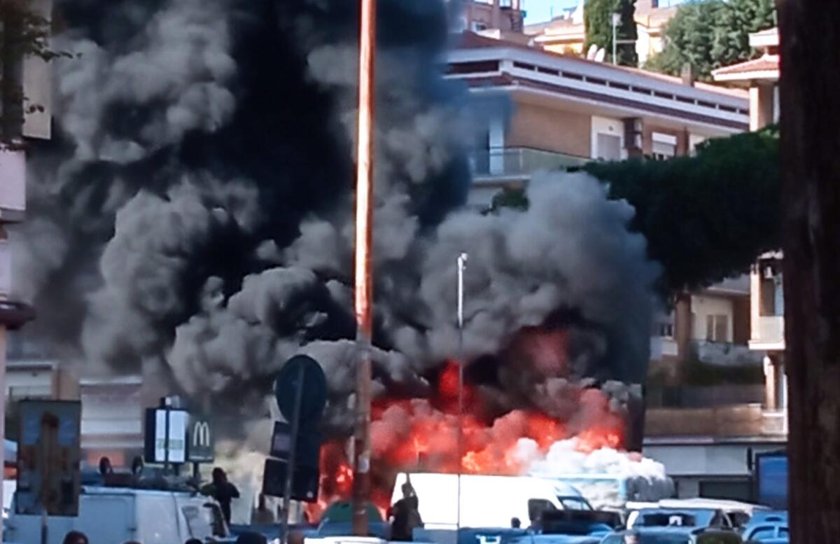 Incendi bus, Atac: “Casi in calo del 65%" - 