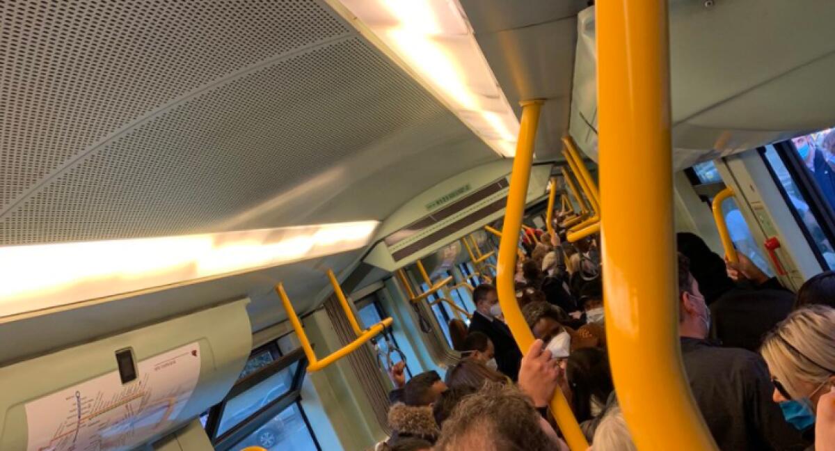 Atac e assembramenti, gli utenti sfidano l’AU: “venga a rischiare il contagio con noi… - 