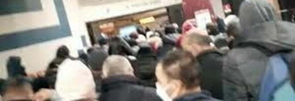 Metro senza controllo assembramenti e caos - 