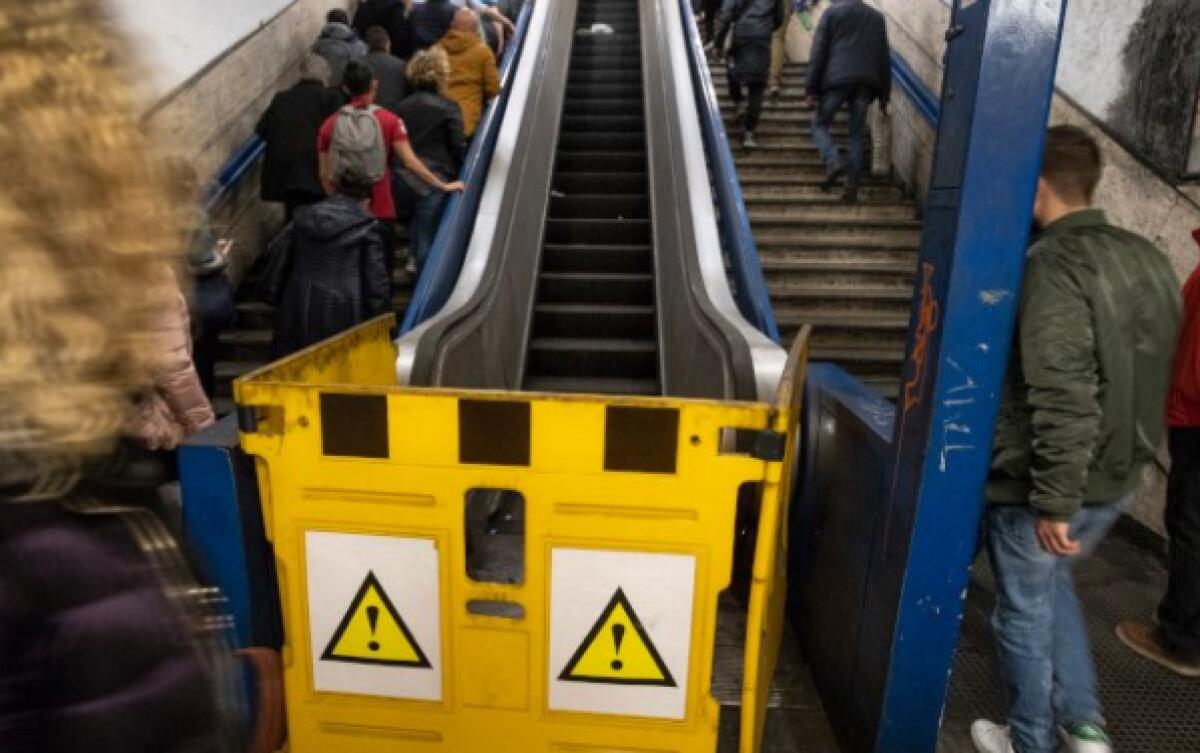 Metro Cornelia, si rompe scala mobile - 