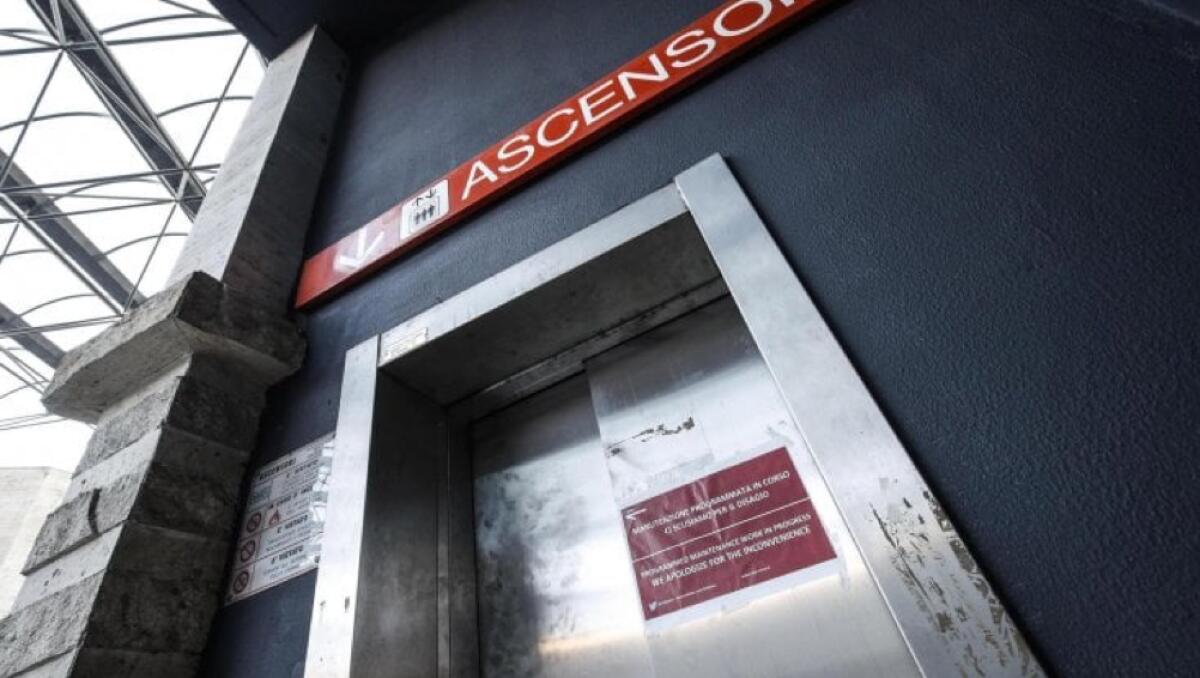 Atac: ascensori guasti in 40 stazioni, la vita impossibile delle persone con disabilità - 